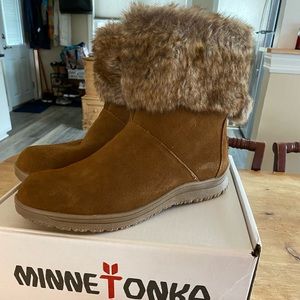 Nwt Minnetonka boots